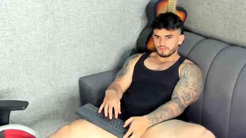ricardogonzalez666 online show from October 26, 12:01 am