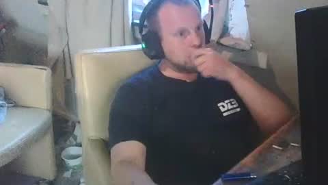 richardd110011 online show from June 5, 3:33 am