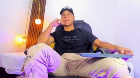 Ricky  online show from February 14, 7:44 pm