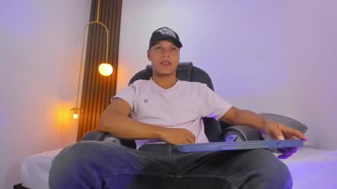 Ricky  online show from February 4, 9:52 pm