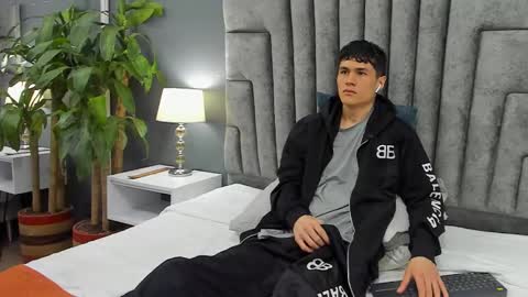 Roan Birkin online show from February 26, 7:58 pm