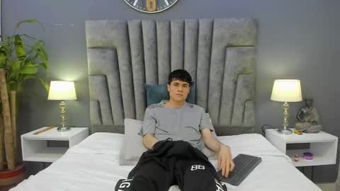 Roan Birkin online show from February 5, 8:25 pm