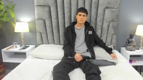 Roan Birkin online show from February 21, 8:38 pm