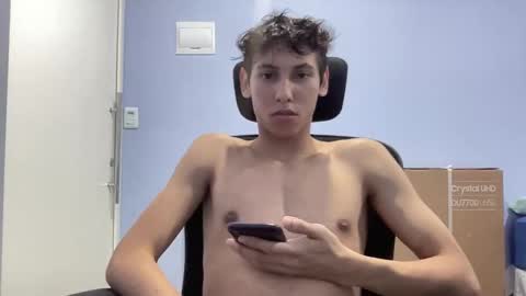 roandry909974 online show from December 11, 1:18 am