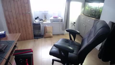 Snapshot of rob28101 chatting on October 14, 8:54 am rob online show from October 14, 8:54 am