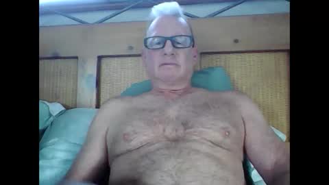 robo0000 online show from October 6, 2:44 pm