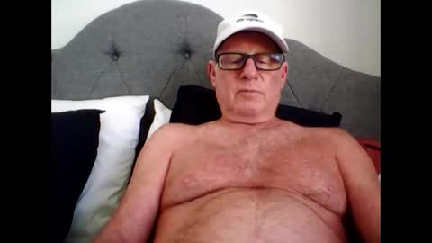 robo0000 online show from April 1, 9:01 pm