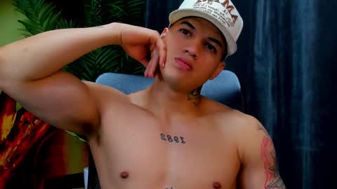 rocco_santos online show from February 13, 6:57 pm