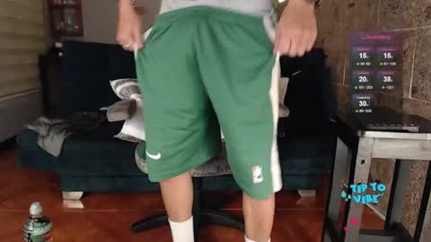 Snapshot of rogert_xx chatting on October 21, 1:20 am Rogert online show from October 21, 1:20 am