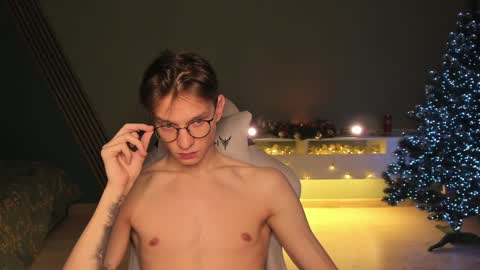 Snapshot of romeo_mercy chatting on December 27, 9:54 pm Romeo online show from December 27, 9:54 pm