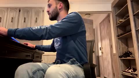 roofguy11 online show from January 1, 5:11 am