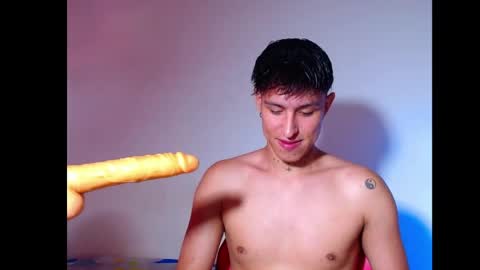 rowanboy23 online show from June 4, 9:32 pm