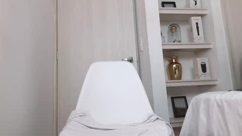  R U S S E L L  online show from January 16, 12:08 pm