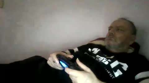 rustybee online show from October 27, 6:10 pm