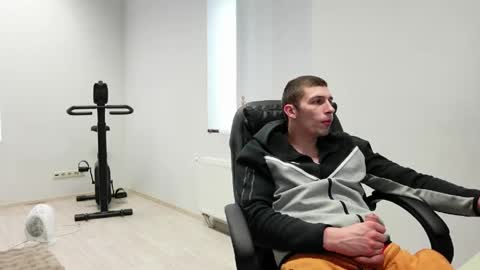 RYAN DOZER online show from April 18, 6:37 am