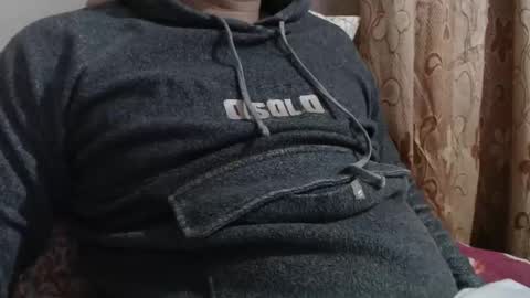 Snapshot of ryans31 chatting on January 5, 5:51 pm Sexy Boy Toy online show from January 5, 5:51 pm