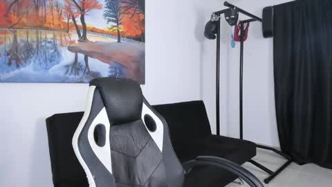 ryanwhite3 online show from December 2, 12:47 am