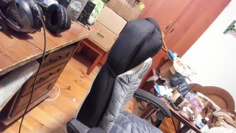 1141323  my Lord Mister Max   moms treasure online show from March 18, 8:34 pm