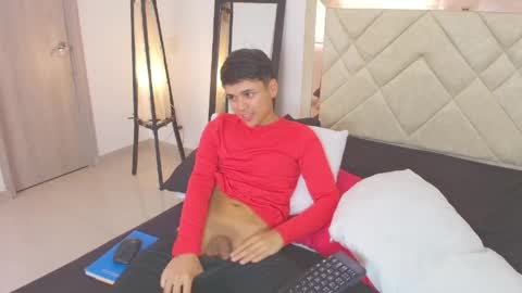 sam_tnt9 online show from May 28, 3:43 pm