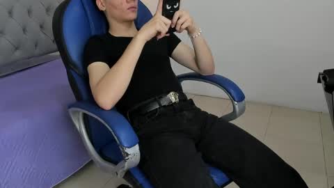 Sam online show from April 18, 1:12 pm