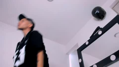   online show from April 15, 2:33 am