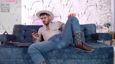 Snapshot of samuelcoopper chatting on October 1, 6:01 pm  Samuel Coopper  online show from October 1, 6:01 pm