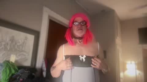 Samuel or Samantha online show from December 2, 6:33 pm