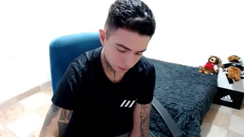 Snapshot of santi_ss chatting on October 22, 1:31 am santi_ss online show from October 22, 1:31 am