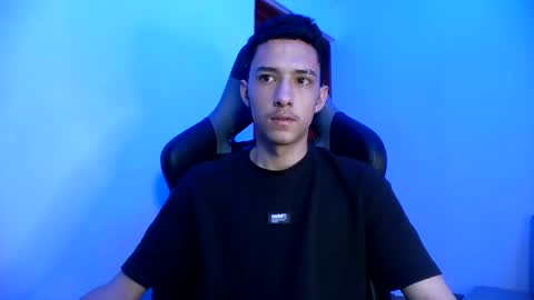 santi_twink19 online show from February 12, 9:54 pm