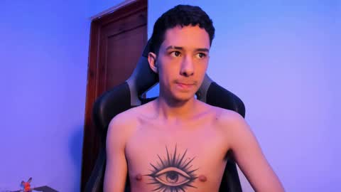 santi_twink19 online show from February 10, 5:03 am
