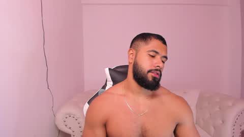 santiago_huntt online show from February 25, 11:30 am