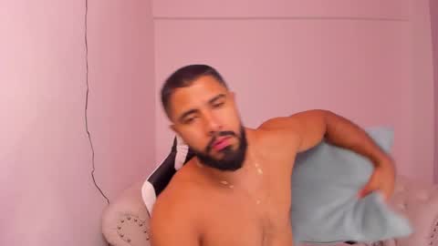 santiago_huntt online show from February 3, 12:25 pm