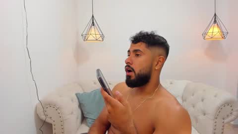 santiago_huntt online show from December 5, 4:09 am