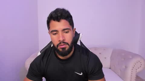 santiago_huntt online show from February 9, 8:35 pm