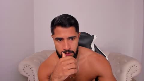 santiago_huntt online show from January 9, 12:32 pm