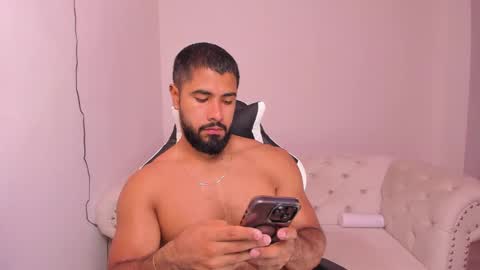 santiago_huntt online show from January 28, 12:11 pm