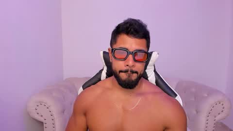 santiago_huntt online show from March 13, 10:05 pm