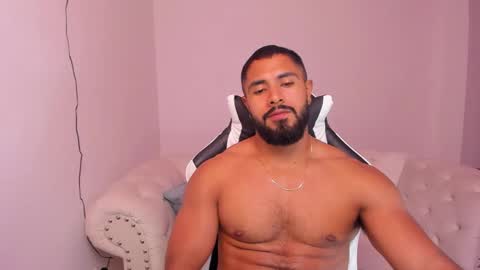 santiago_huntt online show from February 18, 1:10 am