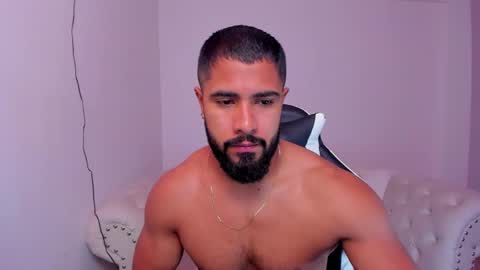 santiago_huntt online show from February 17, 12:27 pm