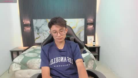 santiago_russo18 online show from February 23, 9:05 pm