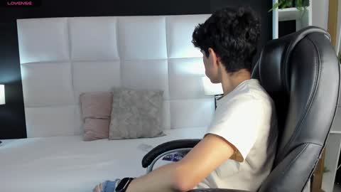 Santiago Carrington online show from December 20, 8:45 pm