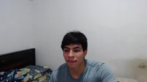 Snapshot of scoot2115 chatting on October 26, 5:20 am scoot2115 online show from October 26, 5:20 am