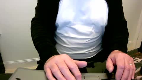 Snapshot of scotti30 chatting on January 10, 9:13 am Scott online show from January 10, 9:13 am