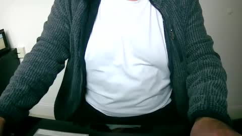 Snapshot of scotti30 chatting on February 15, 9:05 am Scott online show from February 15, 9:05 am