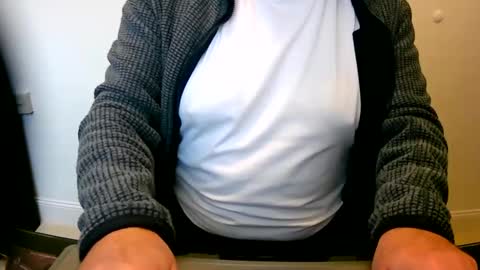 Snapshot of scotti30 chatting on December 7, 1:29 pm Scott online show from December 7, 1:29 pm