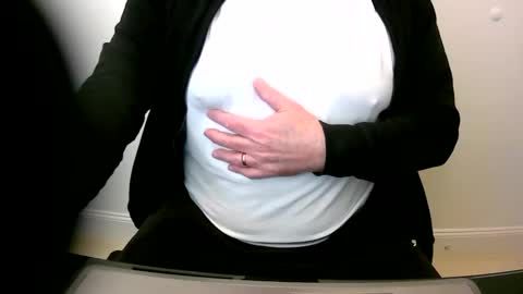 Snapshot of scotti30 chatting on January 4, 1:53 pm Scott online show from January 4, 1:53 pm