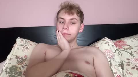 Snapshot of scottish_twink01 chatting on October 21, 4:43 pm danny online show from October 21, 4:43 pm