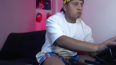 Snapshot of sebastian_col chatting on February 18, 1:21 am Sebastian Col online show from February 18, 1:21 am