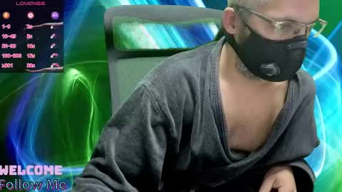 Snapshot of seewolf1000 chatting on November 2, 8:18 am seewolf1000 online show from November 2, 8:18 am