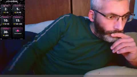 Snapshot of seewolf1000 chatting on December 25, 8:39 pm seewolf1000 online show from December 25, 8:39 pm